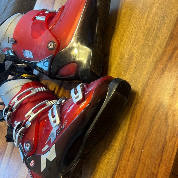 Nordica ski boots size 6 (size 8 in shoes) - Picture 4 of 5
